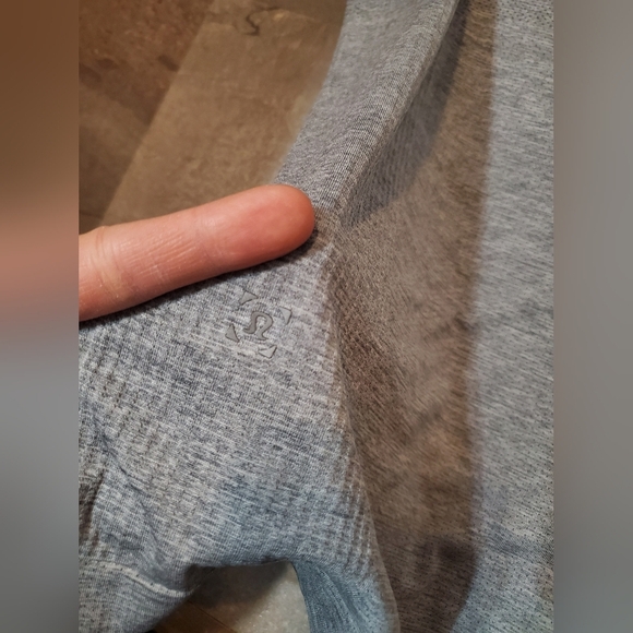 Lululemon "Live in Practice" Metal Vent short sleeves shirt. Grey. Size XXL. - Picture 6 of 8